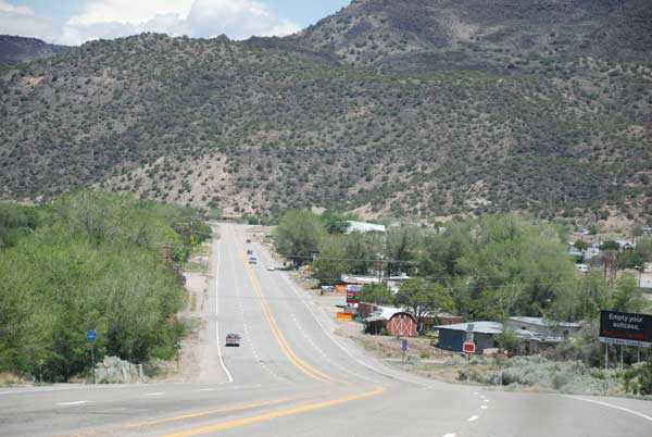 New-Mexico-road-toTaos
